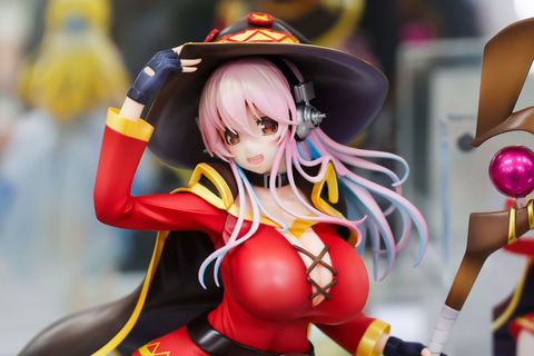 The costume looks like it's about to burst! 