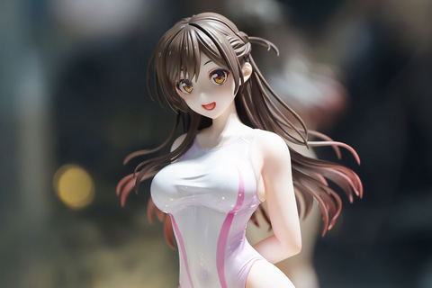 Change into a new swimsuit and feel refreshed! 